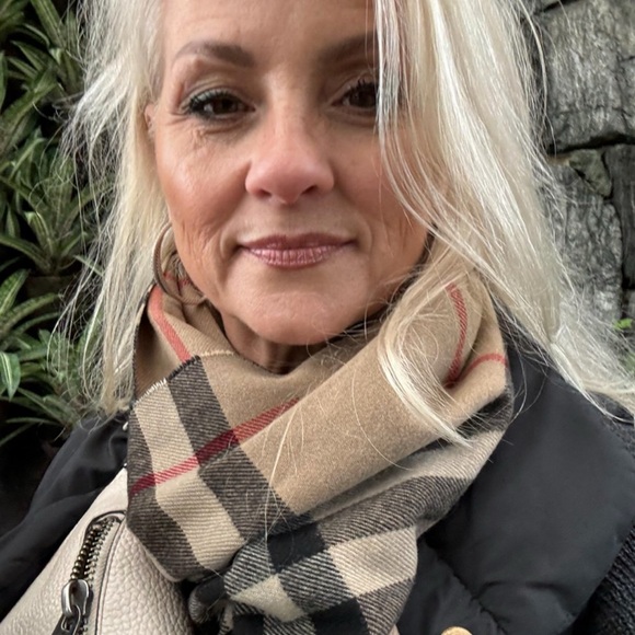 Meet your Posher, Dawn (& Marlie)💕🌷 - Picture 6 of 9